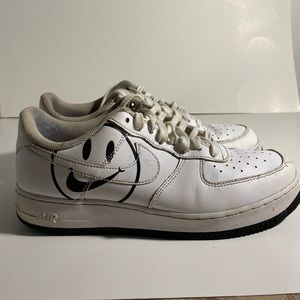 Nike Air Force 1’s smiley face